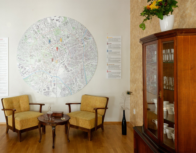 tapeta s originální mapu města Brna v hostelu Mitte