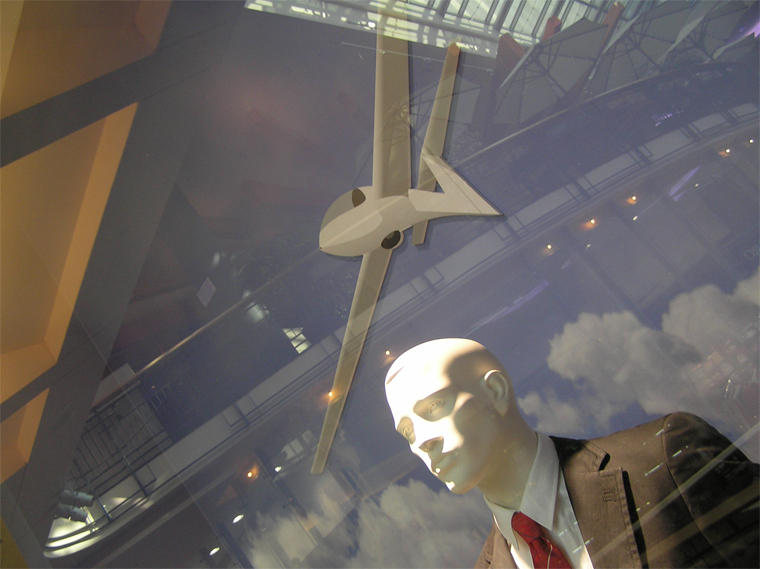 3D prvek - letadlo doplněk pro design výkladů prodejny pietro filipy